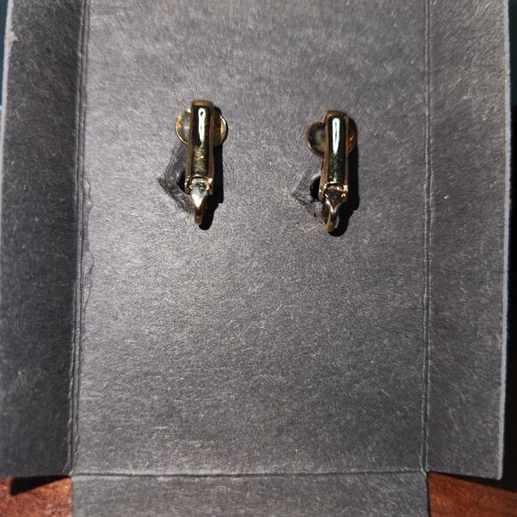 Elizabeth Ferrell Clip-on Earrings - Picture 3 of 4